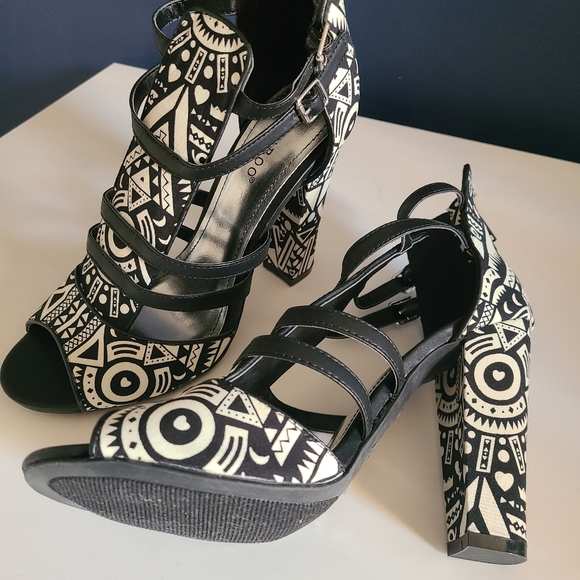 Bamboo Senza-3 open toe heels (Size US 8.5) - Picture 2 of 3